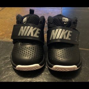 Black Nike’s sz 5 great condition.